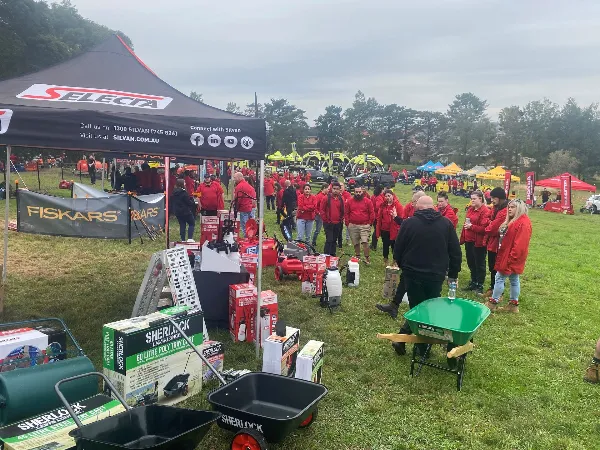 Outdoor event for outdoor hardware products